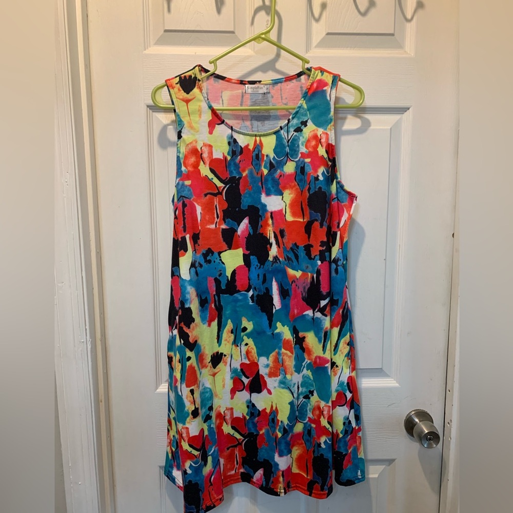 Colorful sleeveless dress with pockets